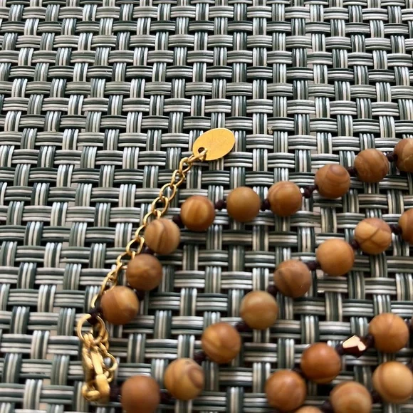 Tocara hand knotted sandalwood necklace - Picture 2 of 4